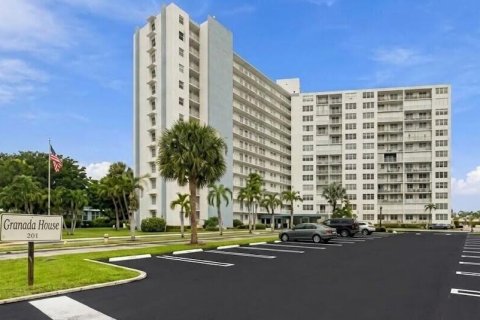 Condo in Pompano Beach, Florida, 2 bedrooms  № 2376355 - photo 2