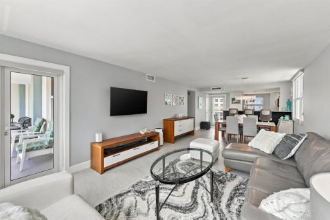 Condo in Pompano Beach, Florida, 2 bedrooms  № 2376355 - photo 19
