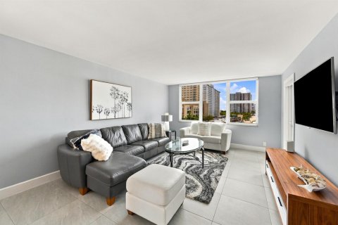 Condo in Pompano Beach, Florida, 2 bedrooms  № 2376355 - photo 17