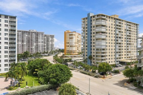 Condo in Pompano Beach, Florida, 2 bedrooms  № 2376355