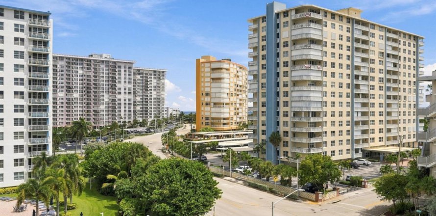 Condo in Pompano Beach, Florida, 2 bedrooms  № 2376355