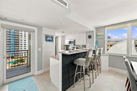 Condo in Pompano Beach, Florida, 2 bedrooms  № 2376355 - photo 4