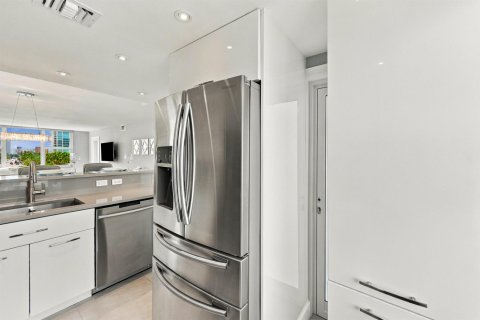 Condo in Pompano Beach, Florida, 2 bedrooms  № 2376355 - photo 7