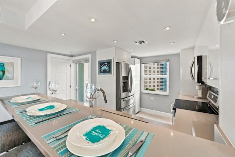 Condo in Pompano Beach, Florida, 2 bedrooms  № 2376355 - photo 6
