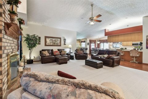 House in Valrico, Florida 4 bedrooms, 295.43 sq.m. № 1649942 - photo 12