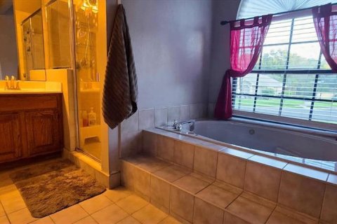 Villa ou maison à vendre à Altamonte Springs, Floride: 4 chambres, 194.44 m2 № 1912670 - photo 17