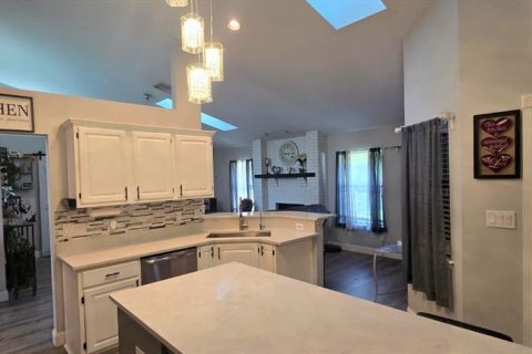 Villa ou maison à vendre à Altamonte Springs, Floride: 4 chambres, 194.44 m2 № 1912670 - photo 12