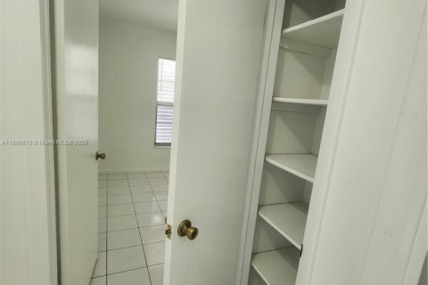 Снять в аренду виллу или дом в Катлер-Бей, Флорида 3 спальни, 117.06м2, № 1939074 - фото 19