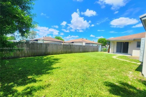 Снять в аренду виллу или дом в Катлер-Бей, Флорида 3 спальни, 117.06м2, № 1939074 - фото 23