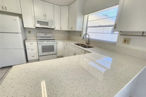 Снять в аренду виллу или дом в Катлер-Бей, Флорида 3 спальни, 117.06м2, № 1939074 - фото 3