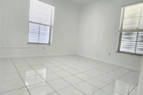 Снять в аренду виллу или дом в Катлер-Бей, Флорида 3 спальни, 117.06м2, № 1939074 - фото 17