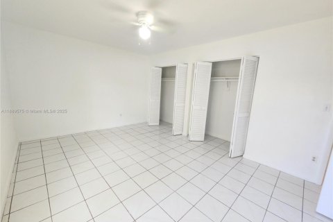 Снять в аренду виллу или дом в Катлер-Бей, Флорида 3 спальни, 117.06м2, № 1939074 - фото 14