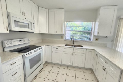 Снять в аренду виллу или дом в Катлер-Бей, Флорида 3 спальни, 117.06м2, № 1939074 - фото 6