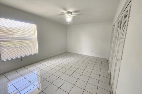 Снять в аренду виллу или дом в Катлер-Бей, Флорида 3 спальни, 117.06м2, № 1939074 - фото 15