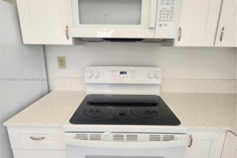 Снять в аренду виллу или дом в Катлер-Бей, Флорида 3 спальни, 117.06м2, № 1939074 - фото 8