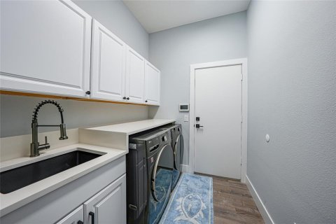House in Sarasota, Florida 3 bedrooms, 243.78 sq.m. № 1680354 - photo 28