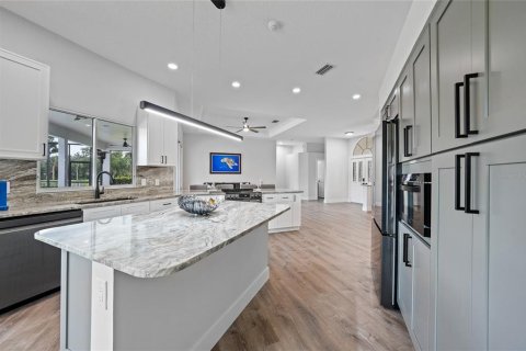 House in Sarasota, Florida 3 bedrooms, 243.78 sq.m. № 1680354 - photo 4