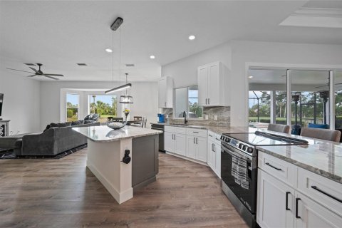 House in Sarasota, Florida 3 bedrooms, 243.78 sq.m. № 1680354 - photo 5