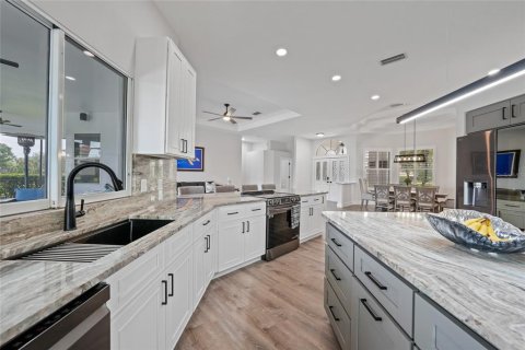 House in Sarasota, Florida 3 bedrooms, 243.78 sq.m. № 1680354 - photo 3