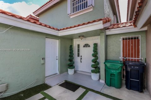 Commercial property in Miami, Florida 46.45 sq.m. № 2086455
