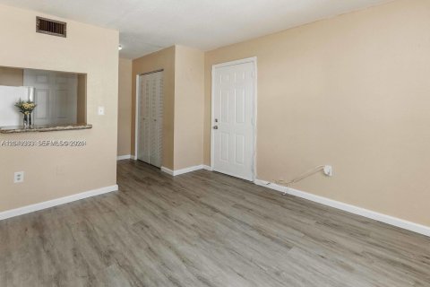 Commercial property in Miami, Florida 46.45 sq.m. № 2086455 - photo 5