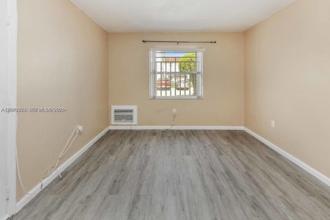 Commercial property in Miami, Florida 46.45 sq.m. № 2086455 - photo 4