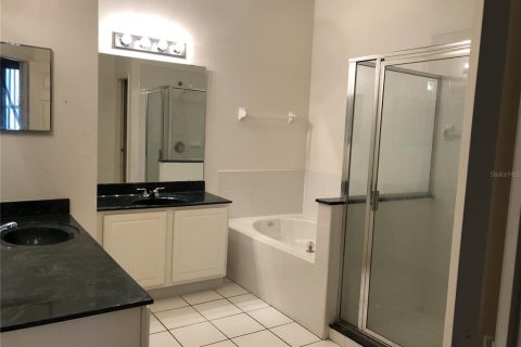 Casa en alquiler en Orlando, Florida, 4 dormitorios, 183.2 m2 № 1910569 - foto 19
