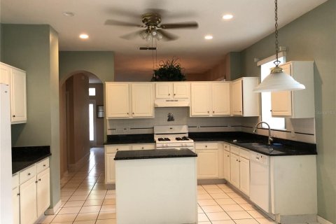 Casa en alquiler en Orlando, Florida, 4 dormitorios, 183.2 m2 № 1910569 - foto 21