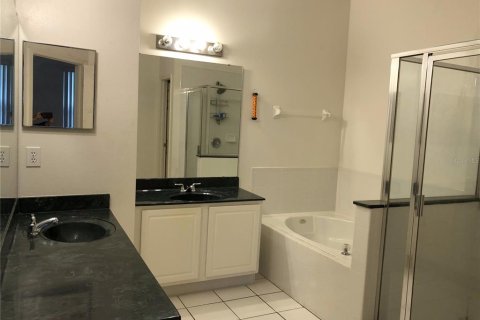 Casa en alquiler en Orlando, Florida, 4 dormitorios, 183.2 m2 № 1910569 - foto 5