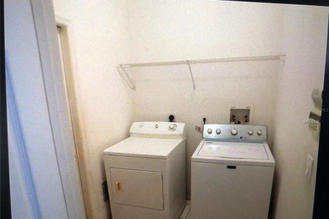Casa en alquiler en Orlando, Florida, 4 dormitorios, 183.2 m2 № 1910569 - foto 26