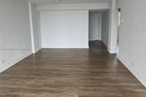 Copropriété à louer à North Miami Beach, Floride: 2 chambres, 95.22 m2 № 1937865 - photo 3