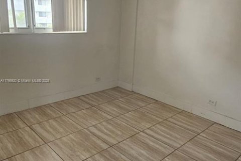 Condominio en alquiler en North Miami Beach, Florida, 2 dormitorios, 95.22 m2 № 1937865 - foto 9
