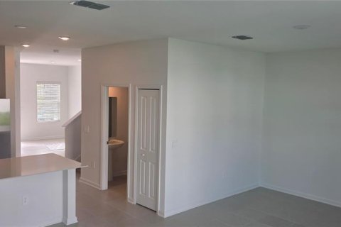 Touwnhouse à louer à Clermont, Floride: 3 chambres, 170.38 m2 № 2376760 - photo 2