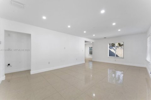 Villa ou maison à louer à Fort Lauderdale, Floride: 3 chambres, 133.97 m2 № 1995486 - photo 6