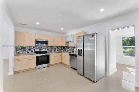 Villa ou maison à louer à Fort Lauderdale, Floride: 3 chambres, 133.97 m2 № 1995486 - photo 12