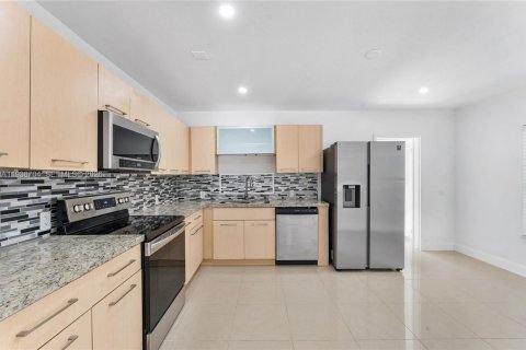 Villa ou maison à louer à Fort Lauderdale, Floride: 3 chambres, 133.97 m2 № 1995486 - photo 10