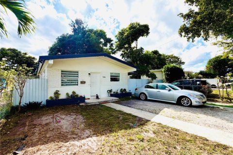 Villa ou maison à vendre à Hialeah, Floride: 3 chambres, 89 m2 № 1998195 - photo 2