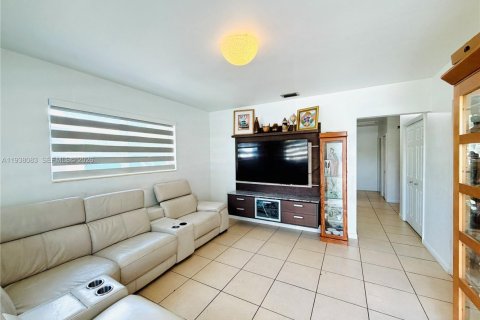 Villa ou maison à vendre à Hialeah, Floride: 3 chambres, 89 m2 № 1998195 - photo 3