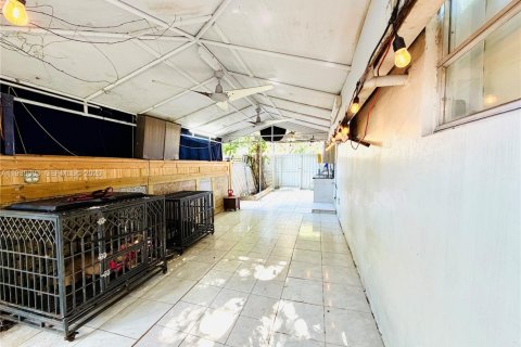 Villa ou maison à vendre à Hialeah, Floride: 3 chambres, 89 m2 № 1998195 - photo 17
