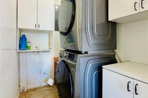 Villa ou maison à vendre à Hialeah, Floride: 3 chambres, 89 m2 № 1998195 - photo 21