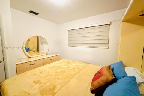 Villa ou maison à vendre à Hialeah, Floride: 3 chambres, 89 m2 № 1998195 - photo 11