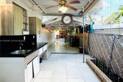 Villa ou maison à vendre à Hialeah, Floride: 3 chambres, 89 m2 № 1998195 - photo 16
