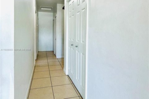 Villa ou maison à vendre à Hialeah, Floride: 3 chambres, 89 m2 № 1998195 - photo 8