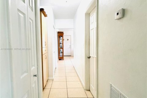 Villa ou maison à vendre à Hialeah, Floride: 3 chambres, 89 m2 № 1998195 - photo 12