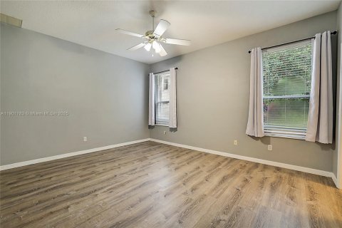 Villa ou maison à vendre à Port St. Lucie, Floride: 3 chambres, 153.85 m2 № 1955878 - photo 15