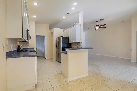 Villa ou maison à vendre à Port St. Lucie, Floride: 3 chambres, 153.85 m2 № 1955878 - photo 9