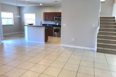 Villa ou maison à louer à Homestead, Floride: 5 chambres, 318.56 m2 № 1930629 - photo 4
