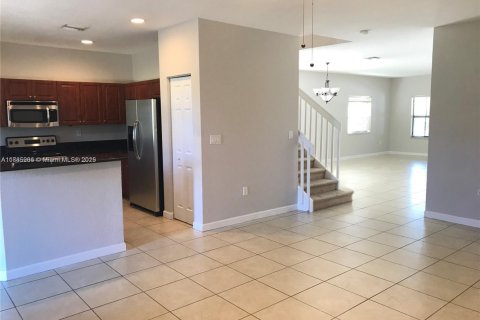 Villa ou maison à louer à Homestead, Floride: 5 chambres, 318.56 m2 № 1930629 - photo 5