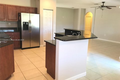 Villa ou maison à louer à Homestead, Floride: 5 chambres, 318.56 m2 № 1930629 - photo 3