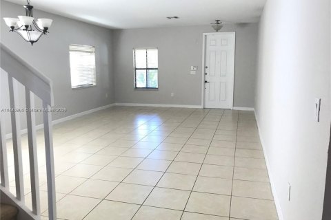 Villa ou maison à louer à Homestead, Floride: 5 chambres, 318.56 m2 № 1930629 - photo 2